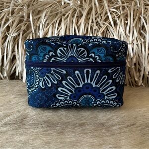 VERA BRADLEY Blue Tapestry Lighten Up M Rectangle Zip Cosmetic Case Floral